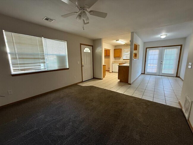 Building Photo - 601 Dogwood Ave