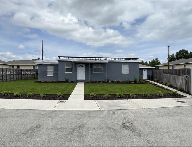 Foto del edificio - 1885 NE 53rd St