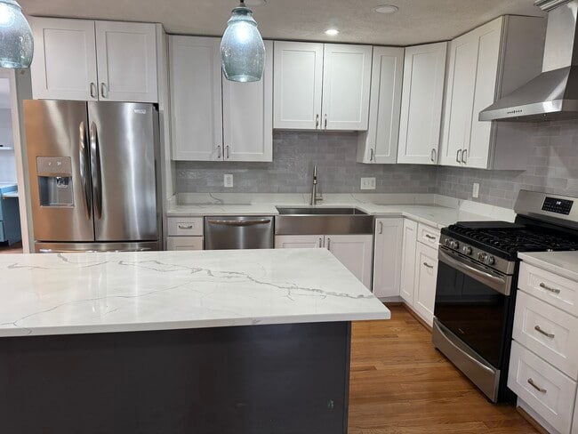 Building Photo - 10012 Ellis Rd