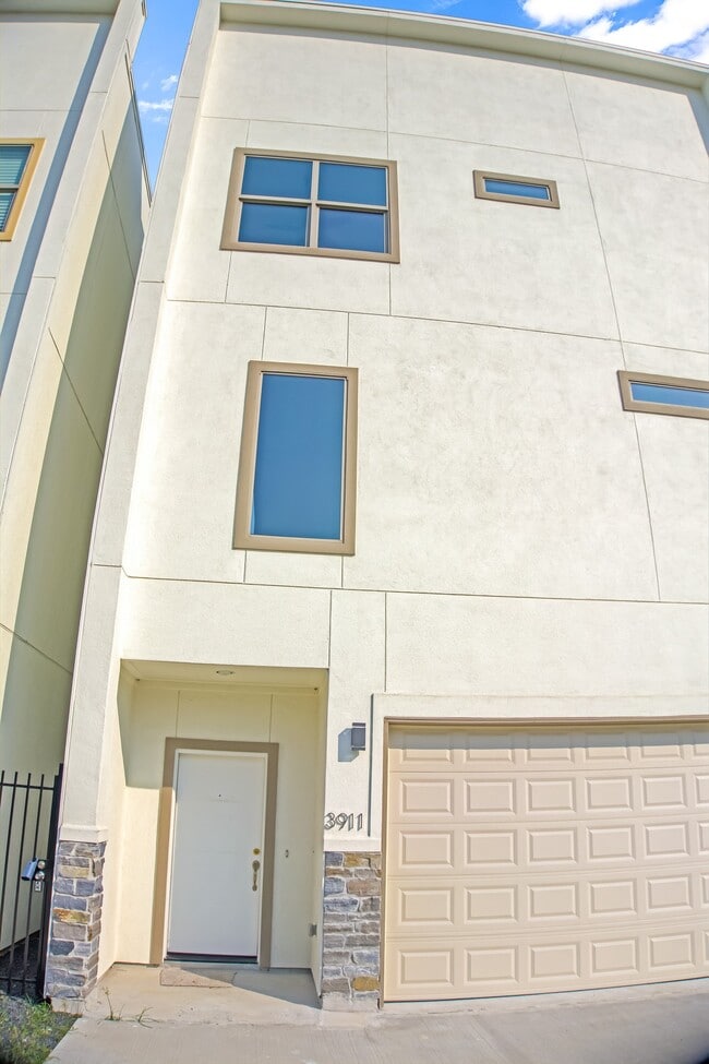 Foto del edificio - 3911 Griggs Rd