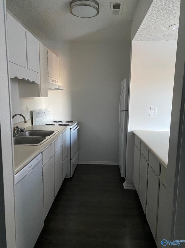 Building Photo - 3621 N Crestview Dr NW