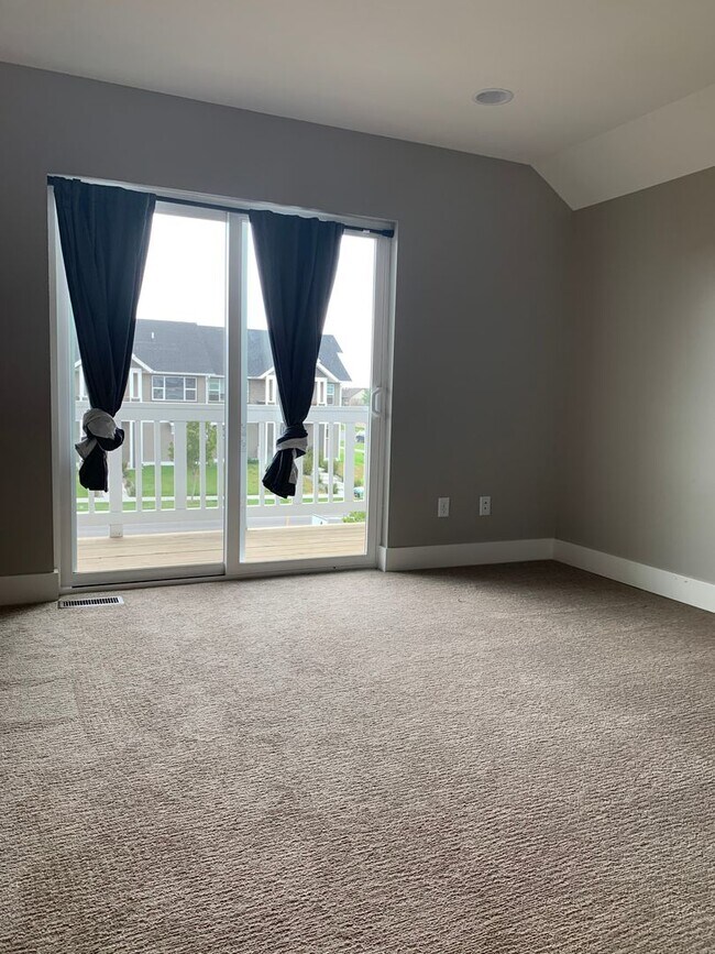 Foto del edificio - 572 N Laurel Pkwy
