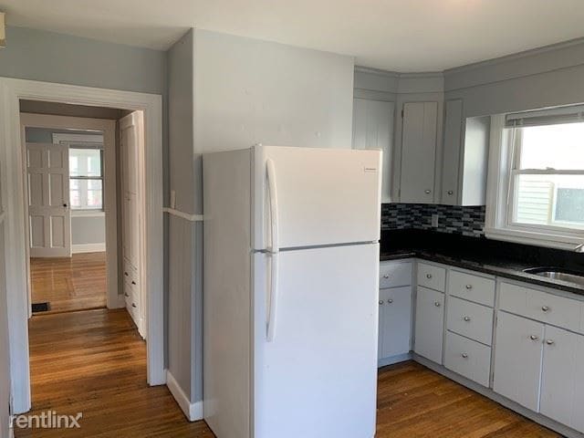 Building Photo - 2 br, 1 bath Apartment - 11 Whiton Ave