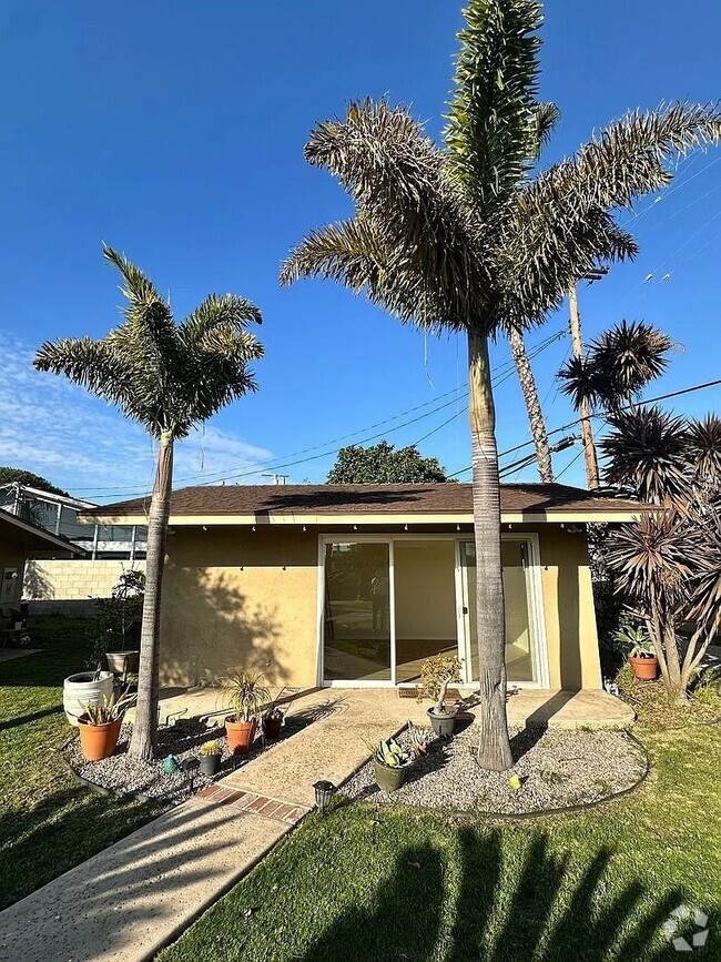 Building Photo - 6550 E El Jardin St