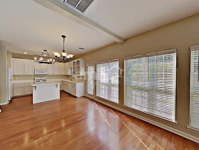 Building Photo - 155 Valley Bluff Dr