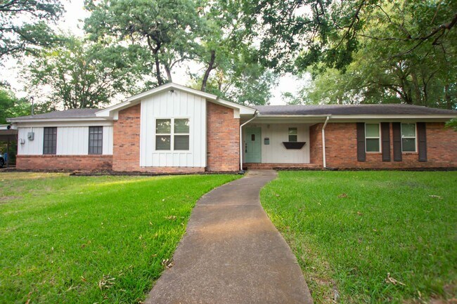 Foto del edificio - 2110 Inwood Cir