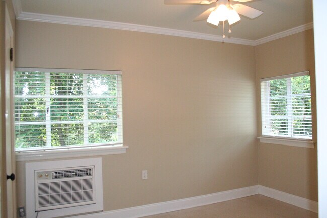 Bedroom 1 - 112 E Arlington Hts