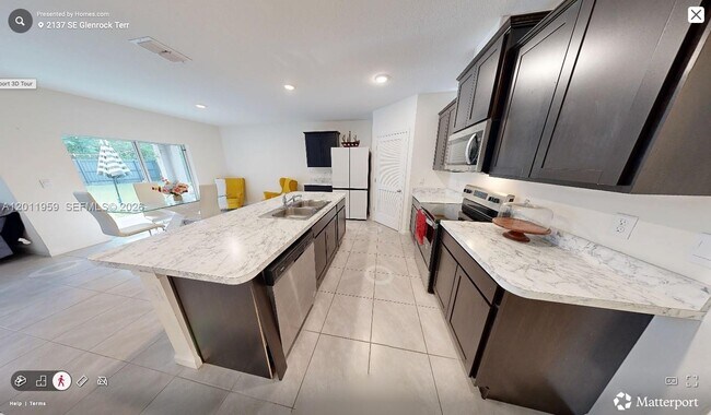 Foto del edificio - 2137 SE Glenrock Terrace