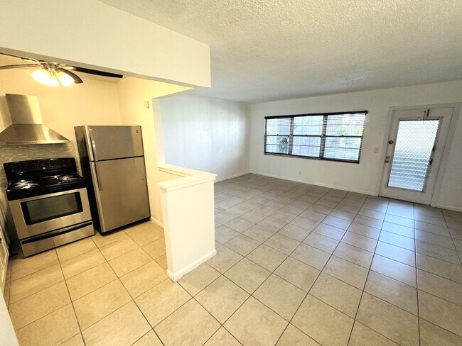 Building Photo - 138 Fanshaw Way