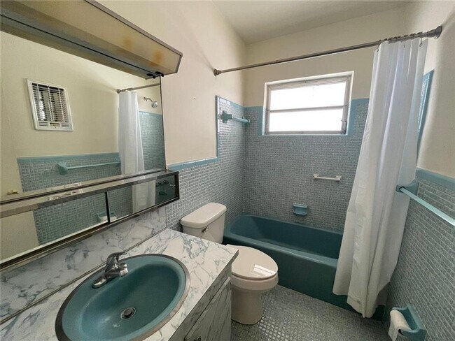 Foto del edificio - 1300 N 17th Ave