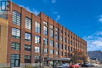 Building Photo - 43-143 Hanna Ave