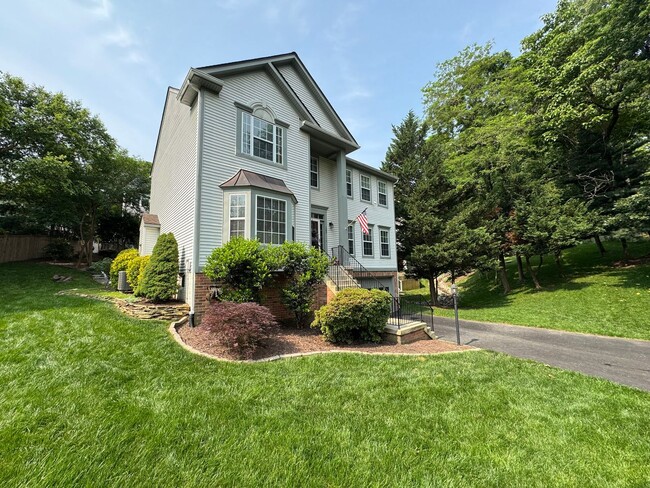 Building Photo - Stunning 4 Bed 3.5 Bath Single Family Home...