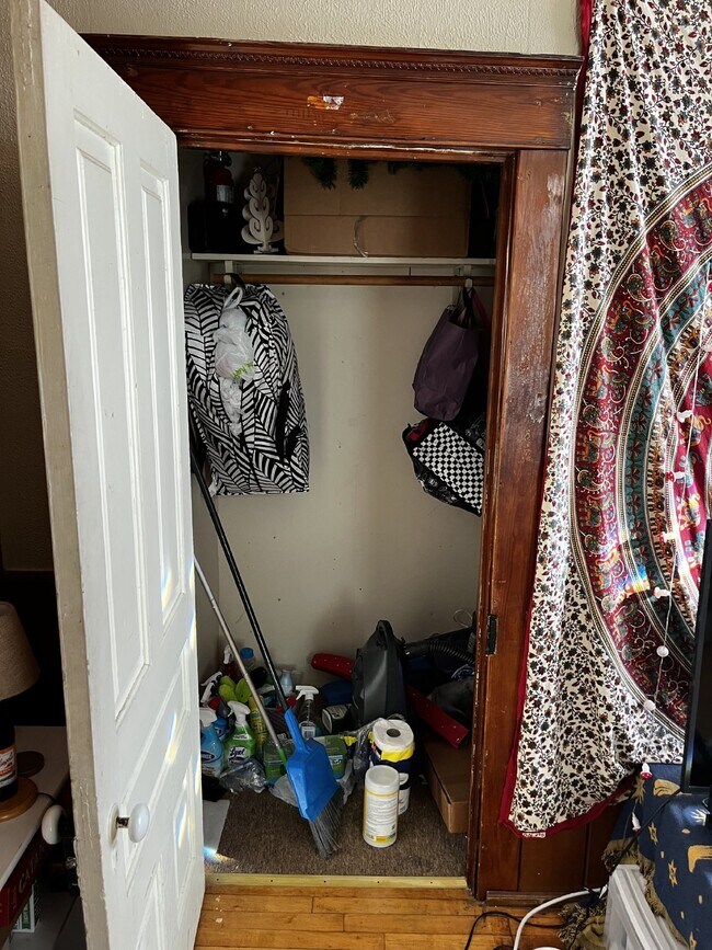 Foto del edificio - Nice 4 Bed 1 Bath close to UWEC and Water St! Available June 1st