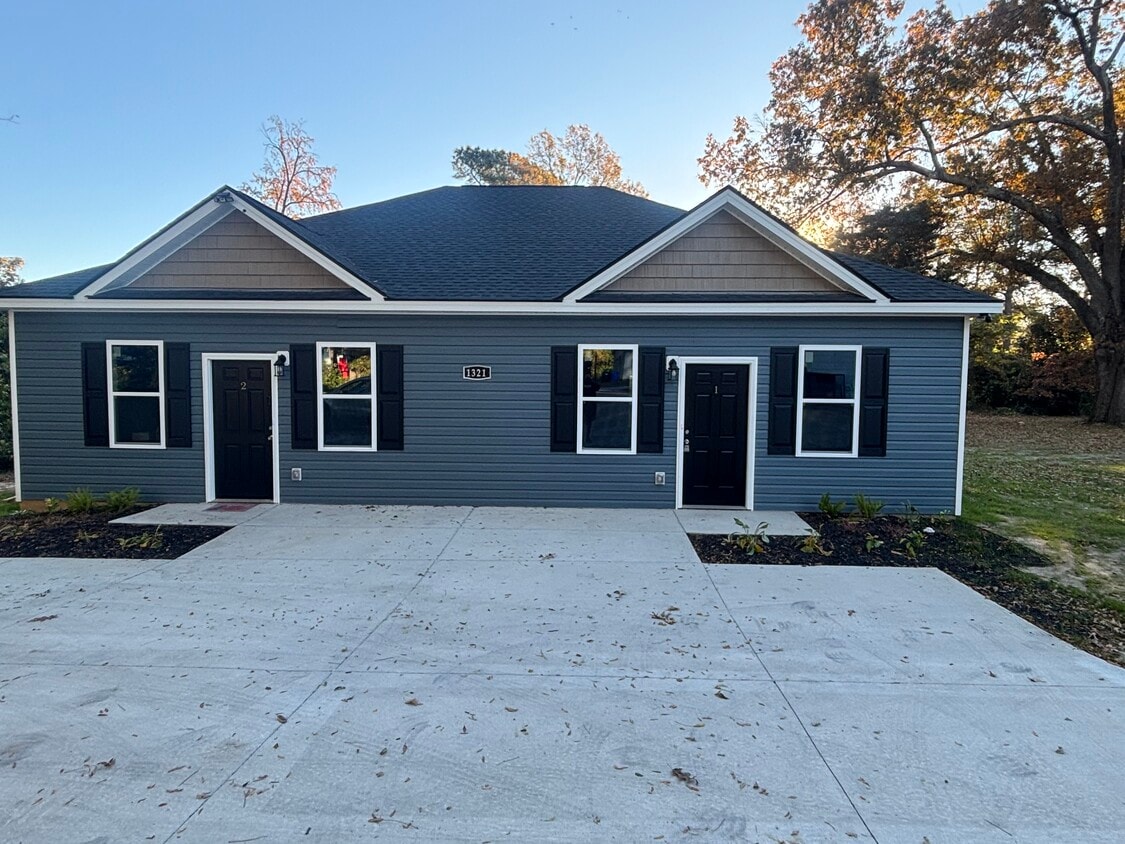 Foto principal - 1321 Camden Rd