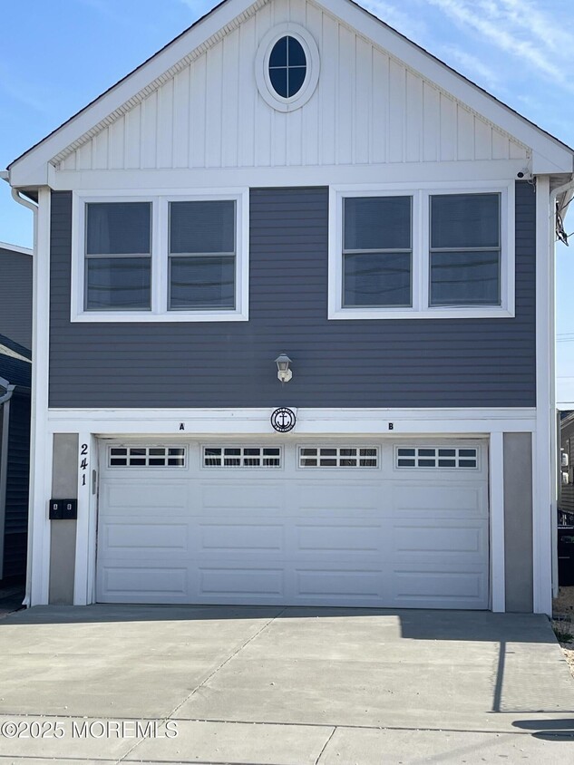 Primary Photo - 241 Hiering Ave