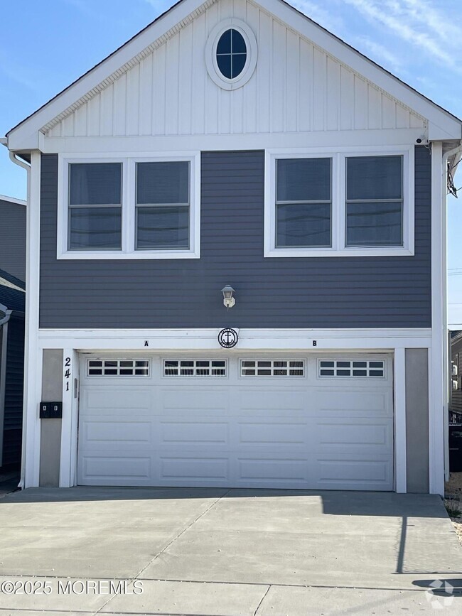 Building Photo - 241 Hiering Ave