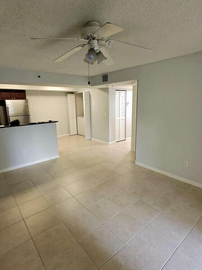 Foto del edificio - 5560 NW 61st St