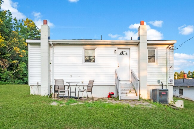 Building Photo - 8700 Robert East Lee Dr