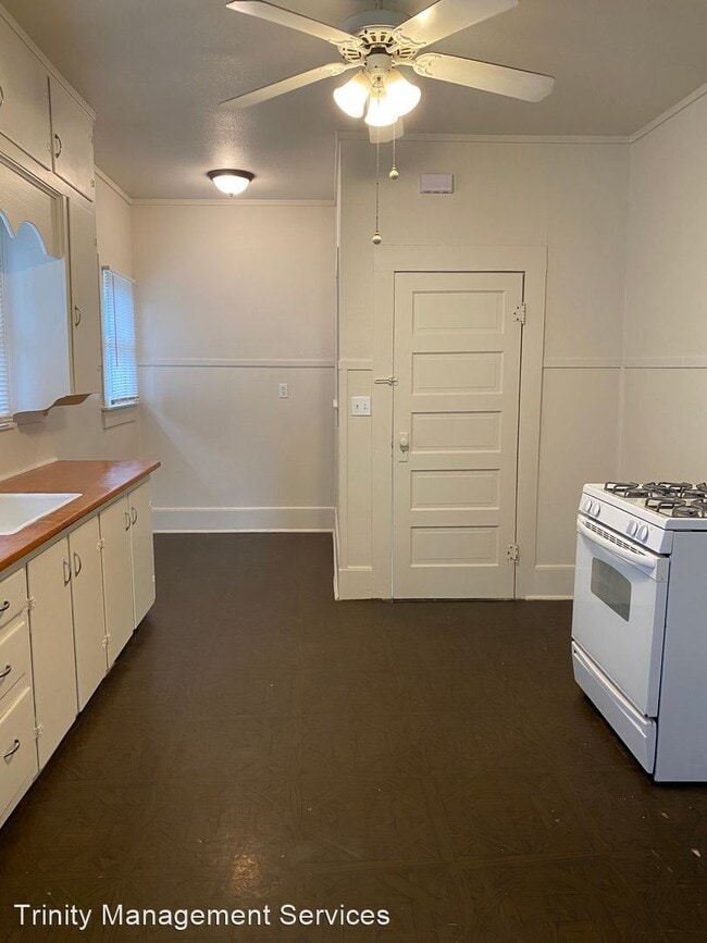 Building Photo - 3 br, 1 bath House - 125 S. Elm