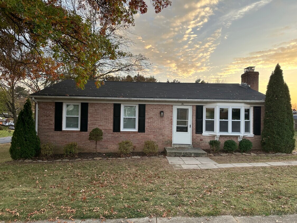 Primary Photo - 2 Concord Dr