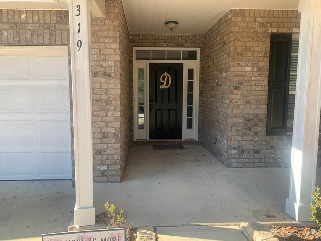 Foto del edificio - 319 Scotch Pine Ln