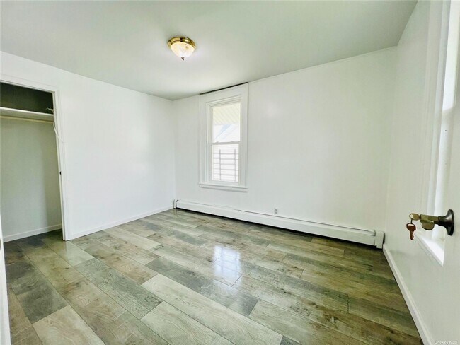 Building Photo - 418 Beach 37th St
