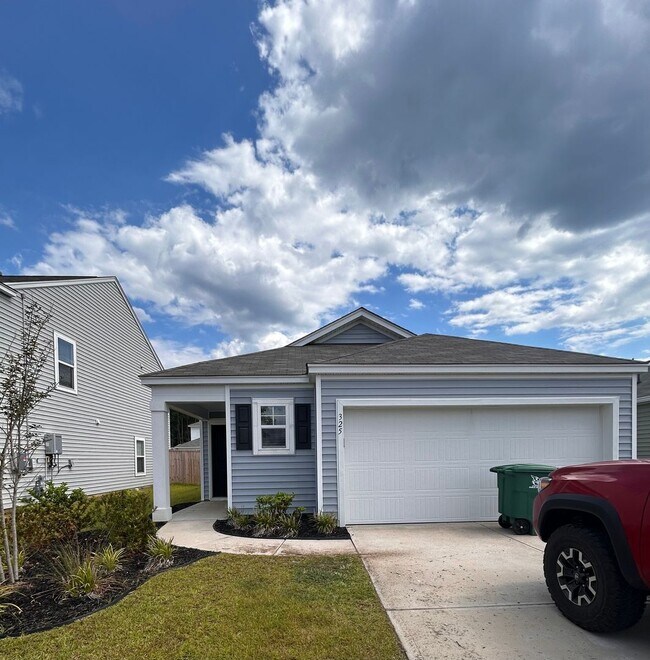 Building Photo - Spacious 3BR/2BA home in the Carnes area!