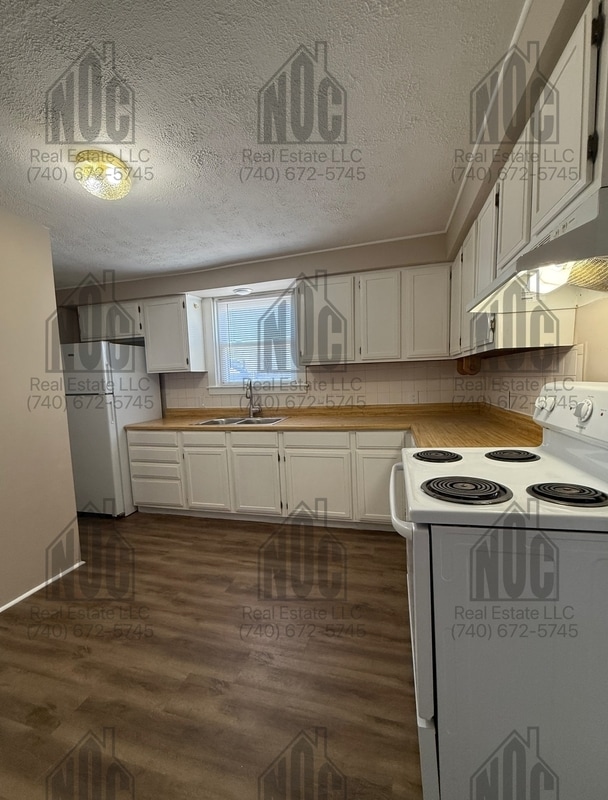 Building Photo - 136 E Allen St