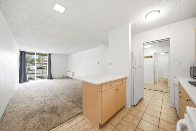 Foto del edificio - Charming 1-Bedroom Condo in the Heart of Denver's University Neighborhood