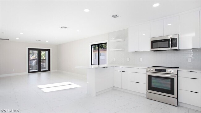 Foto del edificio - 9002 Somerset Ln