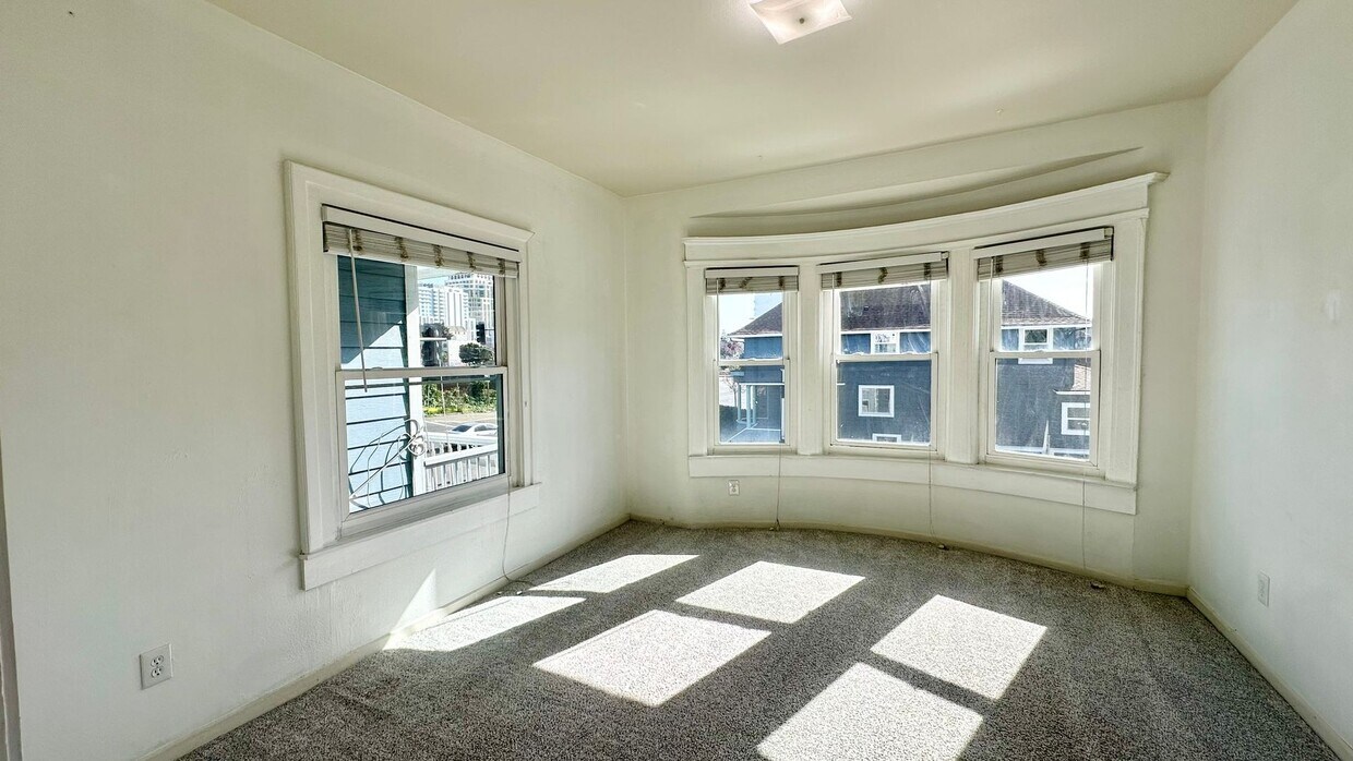 Foto principal - Spacious Upper Unit of a Duplex in Downtow...