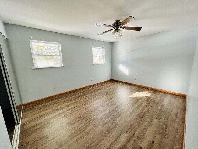 Building Photo - 4810 Woodland Dr