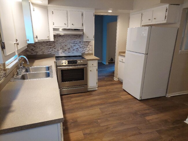 Foto del edificio - 479 Woodview Dr