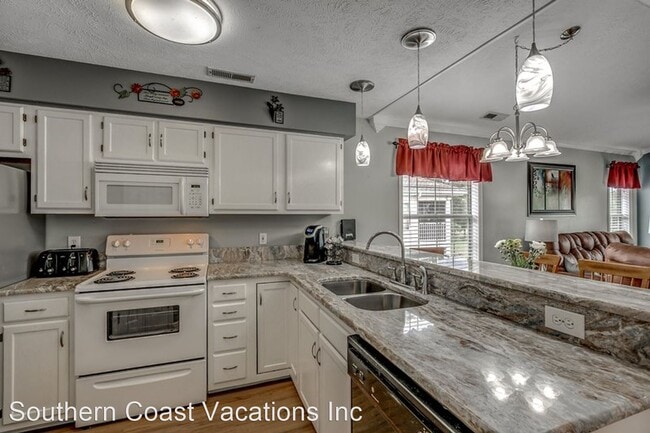 Building Photo - 2 br, 2 bath House - 549 White River Drive...