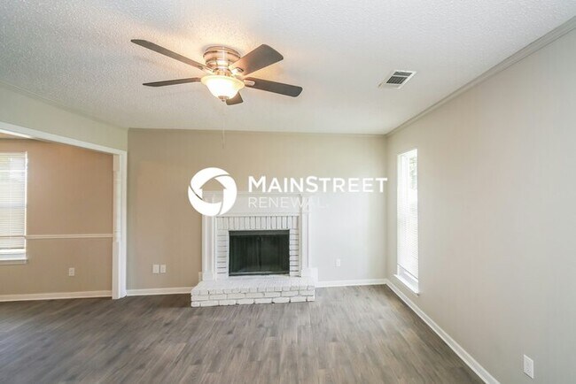 Building Photo - 3 Bedroom Pet-Friendly Home in Memphis, TN with Main Street Renewal