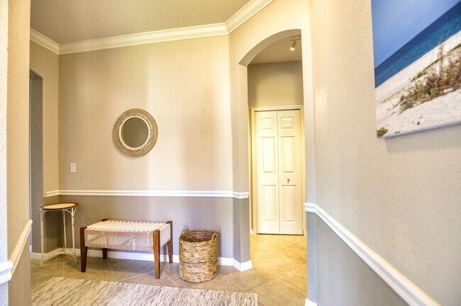 Building Photo - Seasonal Short-Term Villa located in Gran ...