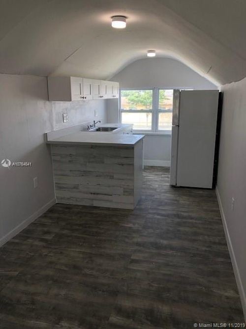 Foto del edificio - 274 E 9th St