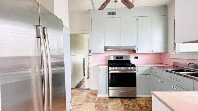 Building Photo - Charming Home in Hilo