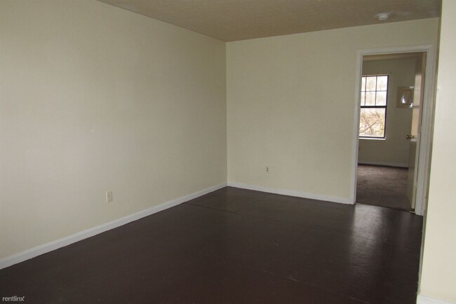Building Photo - 436 Wood Creek Dr