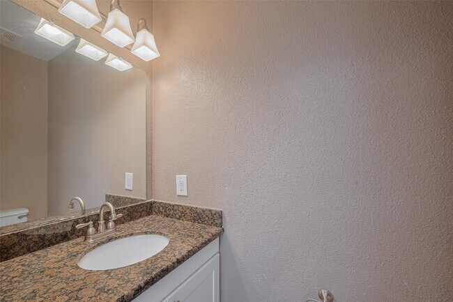 Foto del edificio - 2211 S Kirkwood Rd