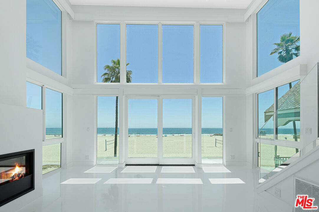 Foto principal - 2419 Ocean Front Walk