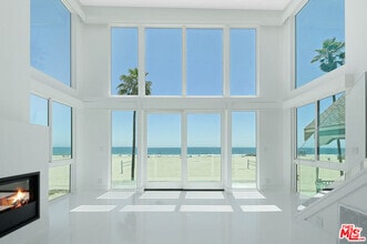 Building Photo - 2419 Ocean Front Walk