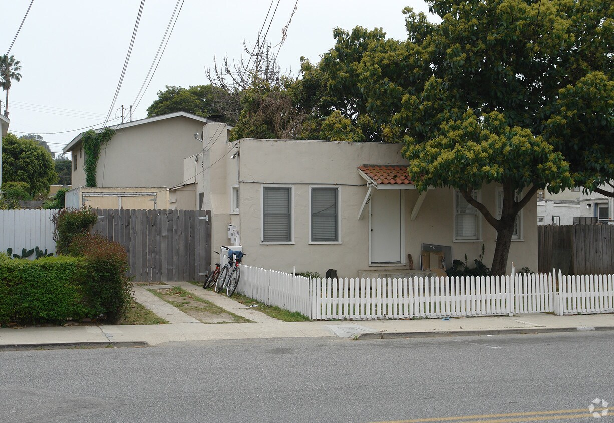 Primary Photo - 154-160 E Ramona St