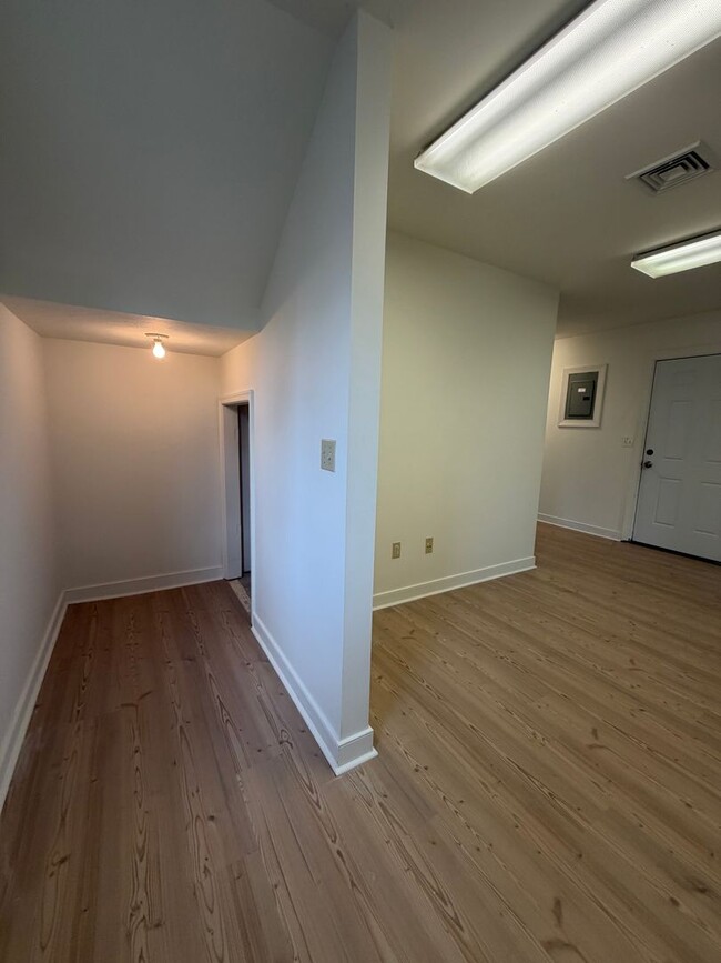 Building Photo - 247 S 8th St