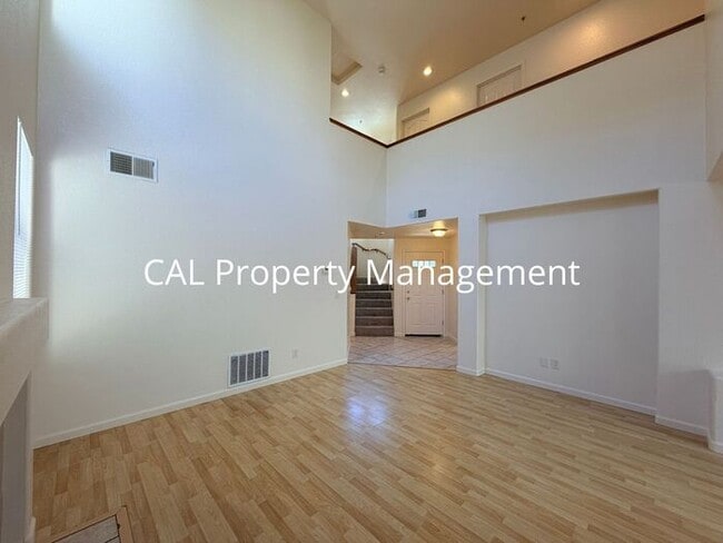 Building Photo - Stunning 5 Bed/3 Bath Home with Fireplace & 2 Car Garage
