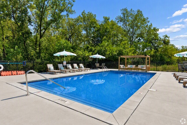 Building Photo - Hilliard Village Apartments