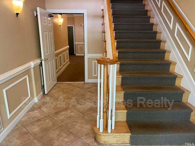 Building Photo - 8011 Allyns Landing Way