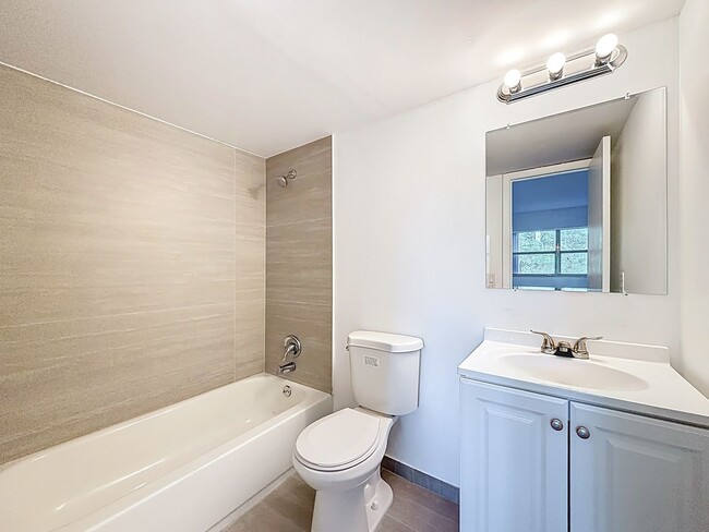 Foto del edificio - Newly remodeled  2 BEDROOM 2 BATH