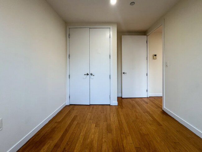 Foto del edificio - 924 Metropolitan Ave