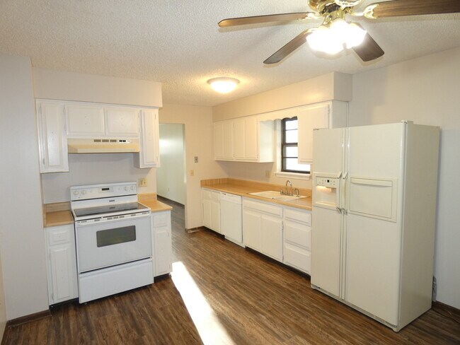 Building Photo - 7016 N Troost